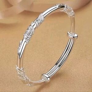 Chic Silver Floral Bracelet